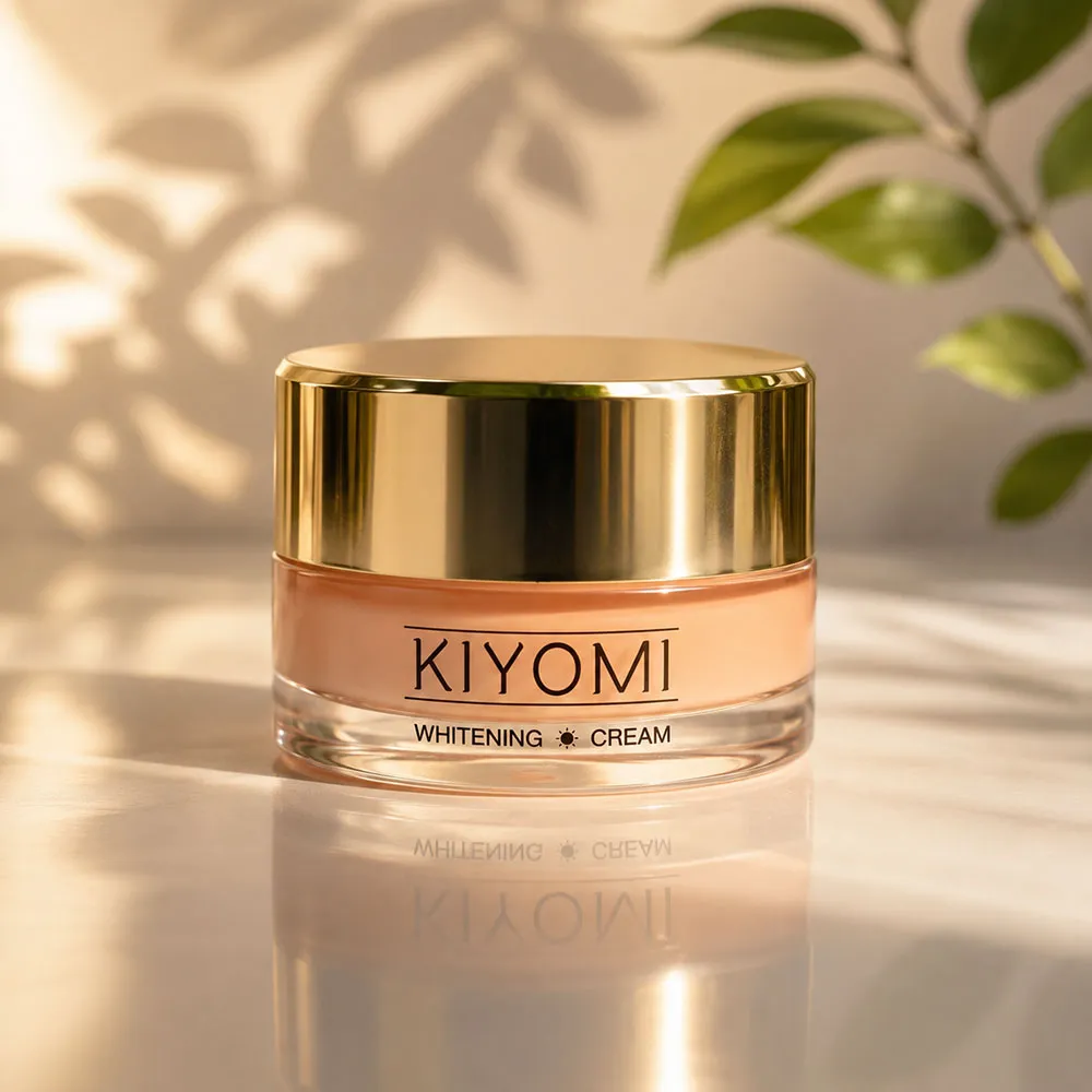 Thiết kế hũ kem ngày KIYOMI Whitening Cream sang trọng dưới nắng