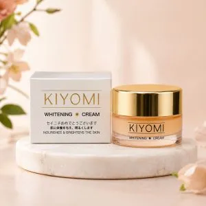 Kem ngày KIYOMI Whitening Cream 35g chính hãng trên bục đá cẩm thạch